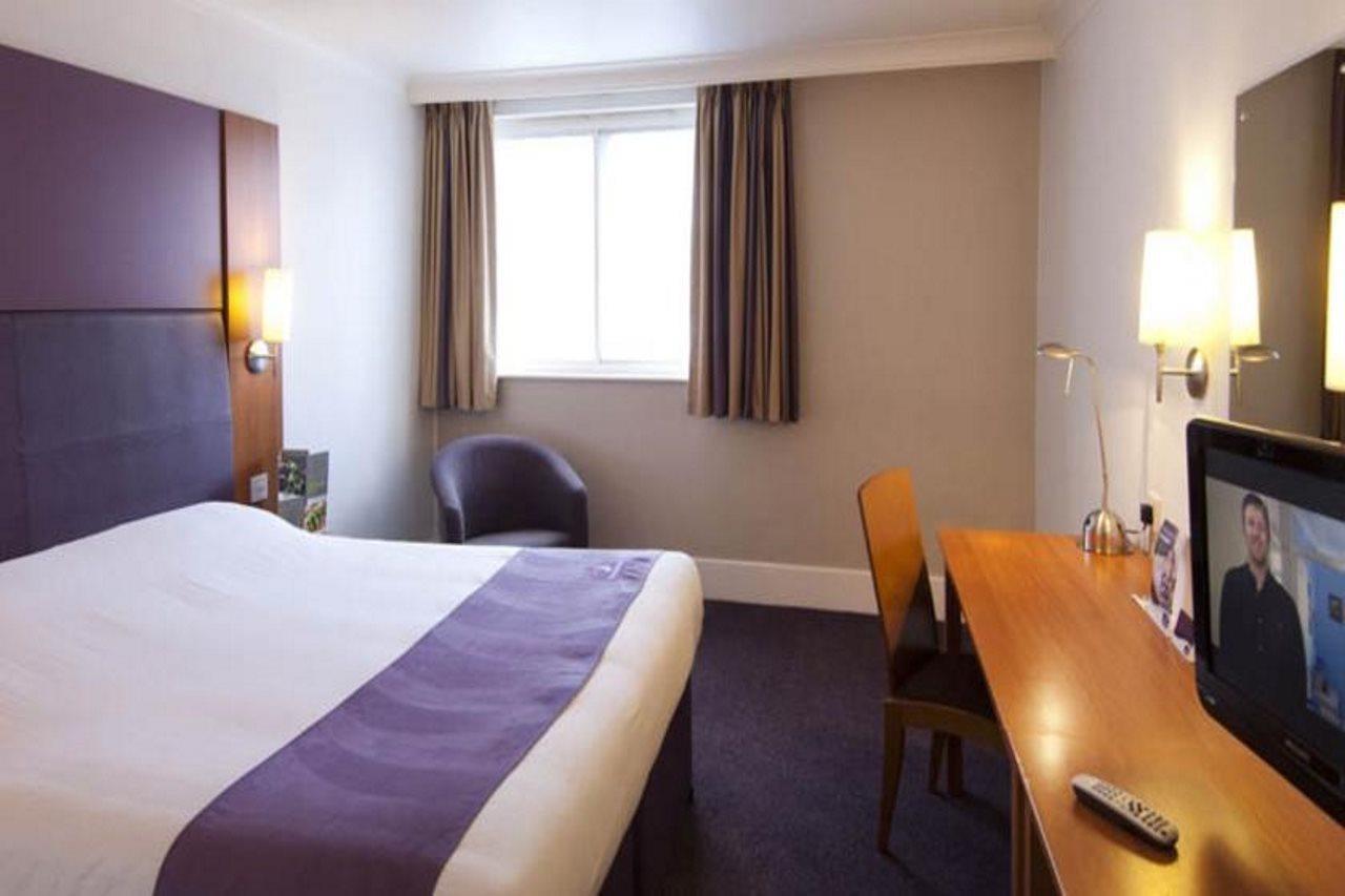 Premier Inn Leek Town Centre Kültér fotó